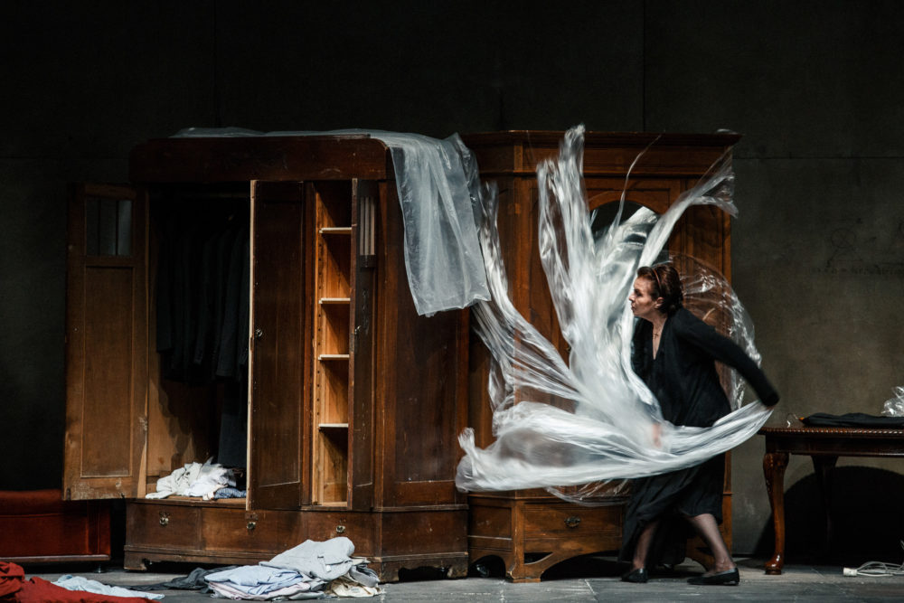 Plac-Bohaterów-Maciej-Rukasz-fotografia-teatralnab-3a