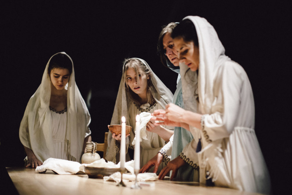 Fotografie z próby spektaklu Kogo Szukacie – Znak Jonasza