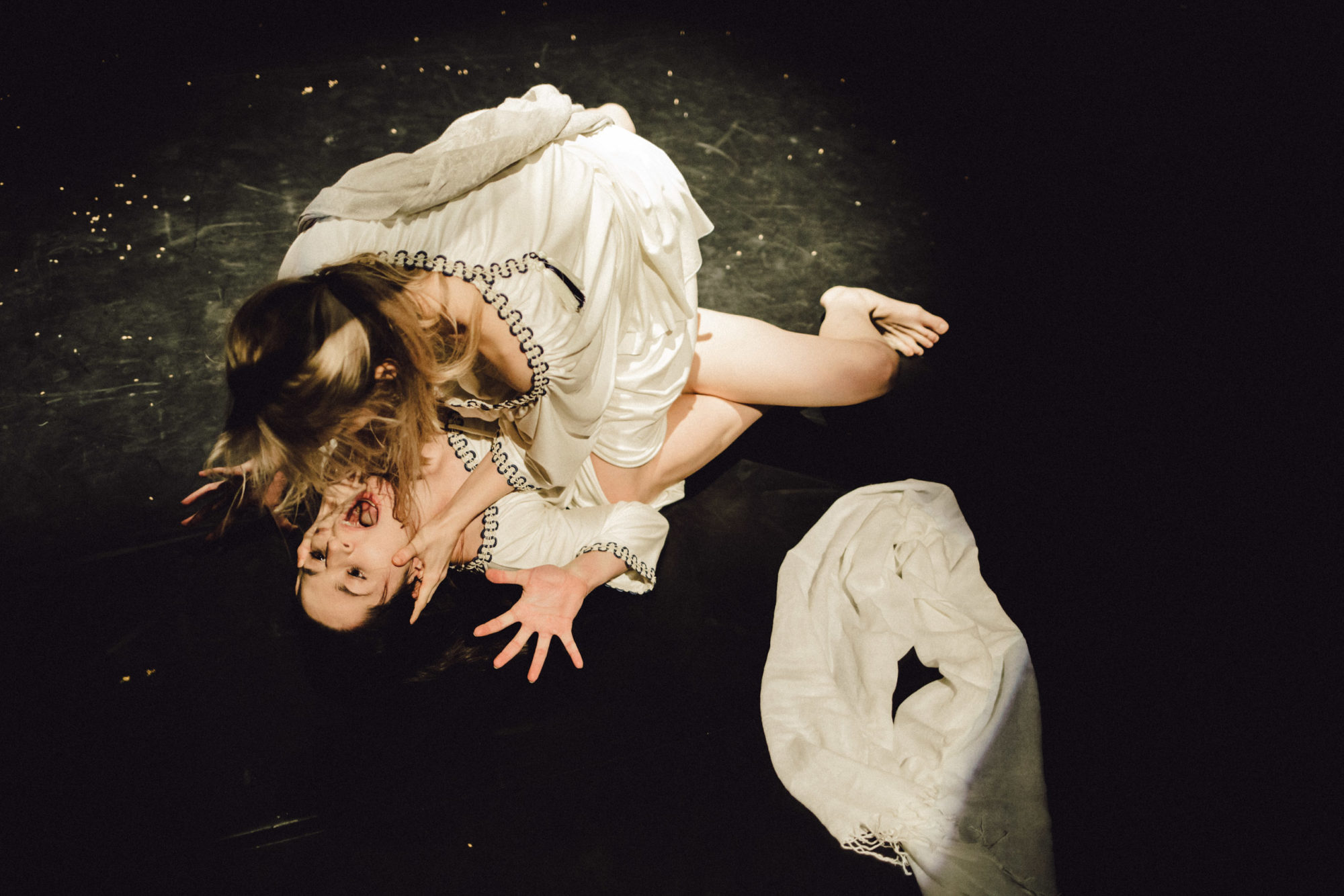 Fotografie z próby spektaklu Kogo Szukacie – Znak Jonasza